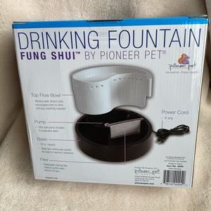 Pet drinking fountain